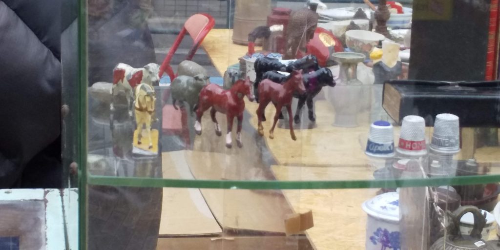 大和 骨董市 馬グッズ