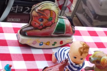 大和の骨董市　馬グッズ